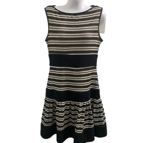 Taylor Dresses & Skirts - Taylor cute eyelet striped dress Size 6